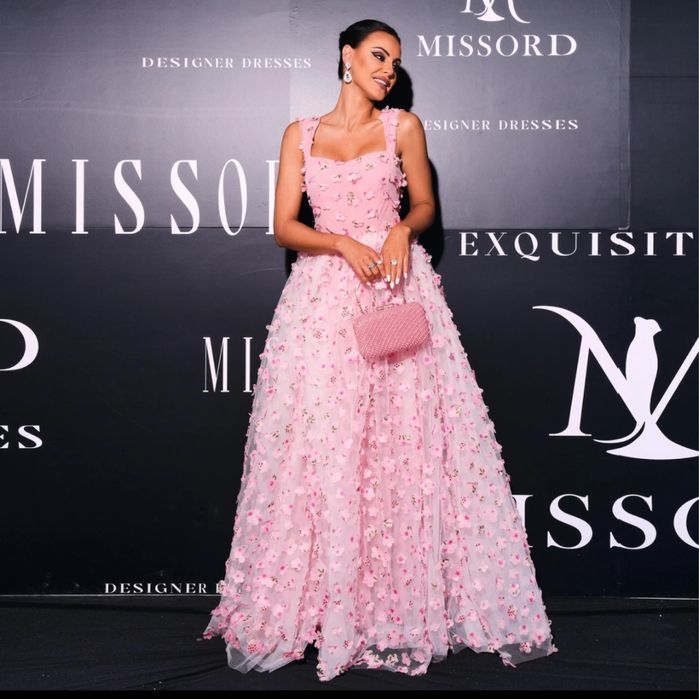 Шикарное вечернее нежнее платье