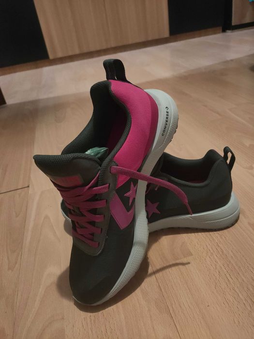 Vând pantofi sport Converse