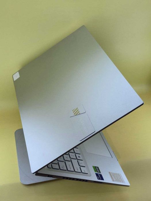 Asus VivoBook 16X  i9 RTX 4050