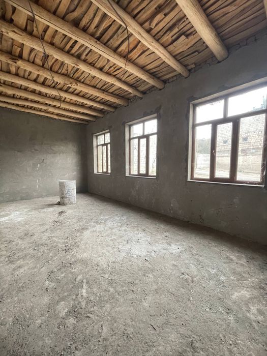 Назарбек харакатда 2,7 сотих 4 хона ошхона падвал сув свет газ бор