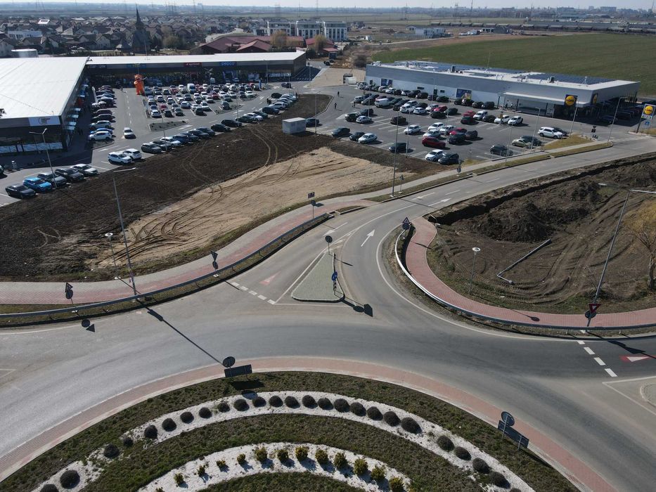 Inchiriem spatiu comercial 207 mp Funshop Park Arad