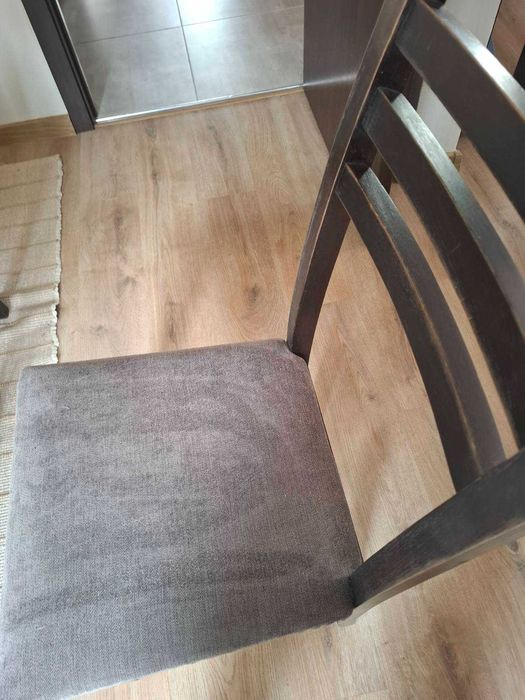 Трапезна маса с четири стола