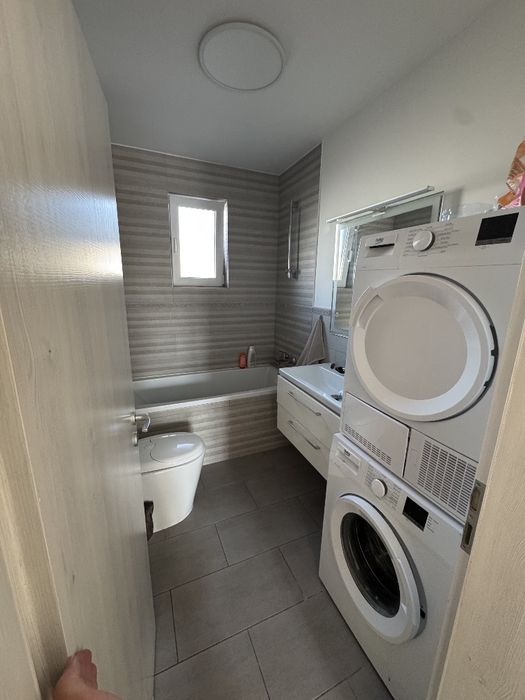 Casa de vânzare pe parter despărțită prin camera tehnica