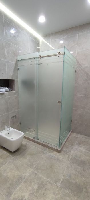 Стеклянной душ кабина