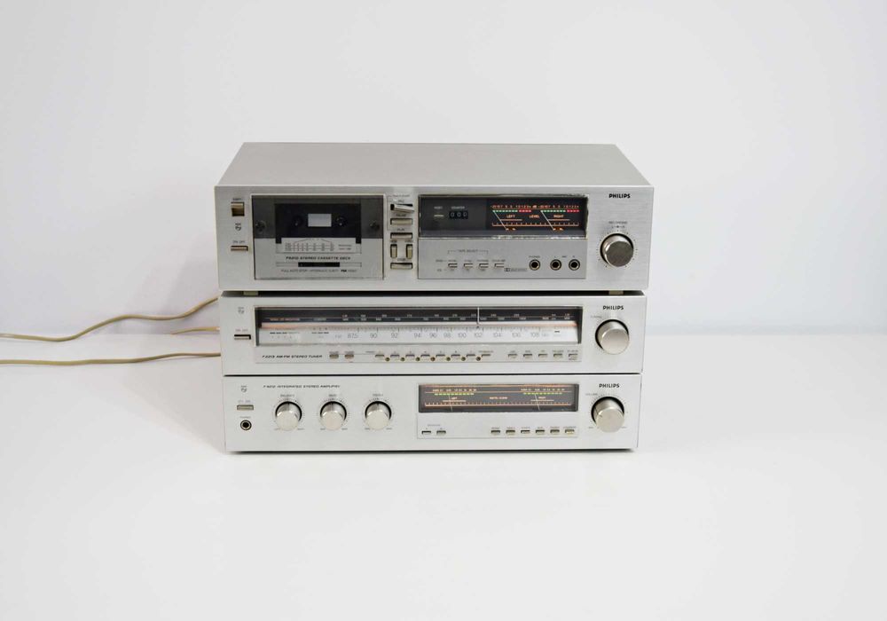 Linie Philips amplificator F 4212 + tuner F 2213 + deck F 6210