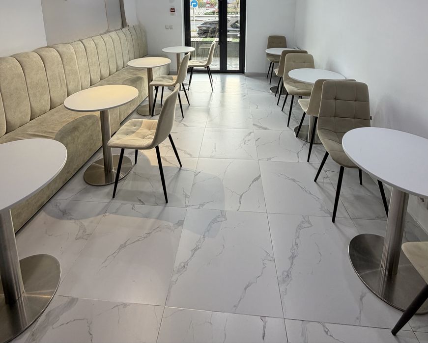 Продается мебель стол со стульями