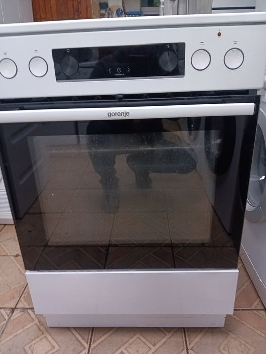 Като нова  свободно стояща печка с керамичен плот Gorenje с Гаранция!