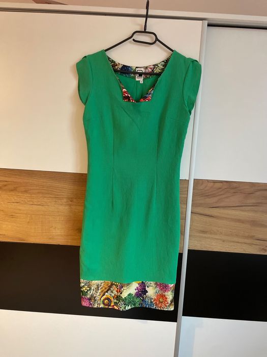 Rochița purtată o singură dată