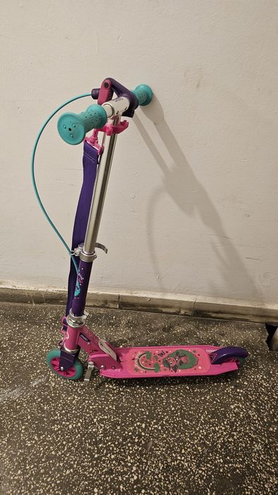 Vând 2 trotinete