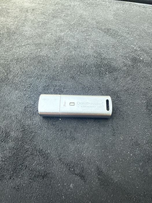 Kingston DataTraveler Locker+ G2 16 ГБ