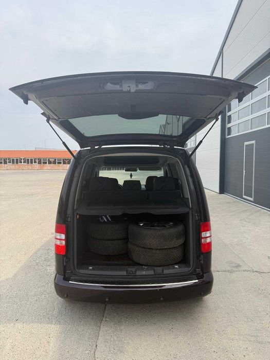 VW Caddy 2012 manual intretinut