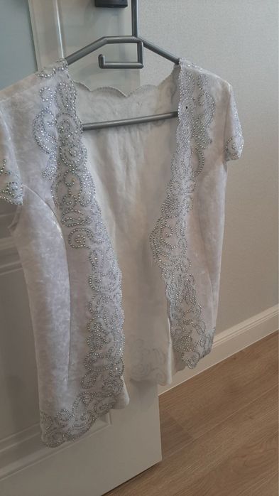 Продам камзол белый