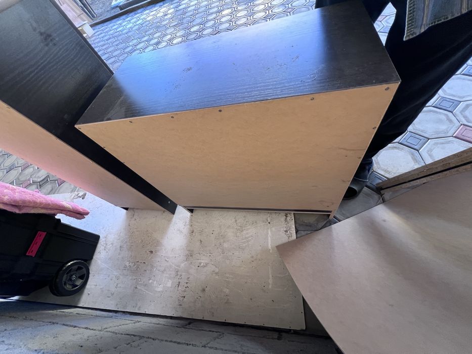 Продаеться тумбочка для прихожий