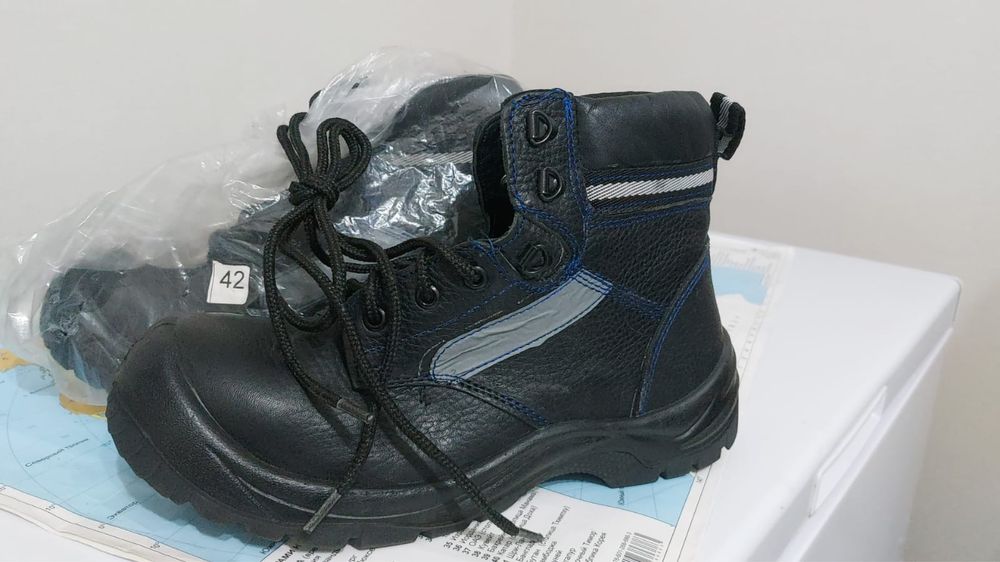 Продам сапоги рабочие зимние и летние