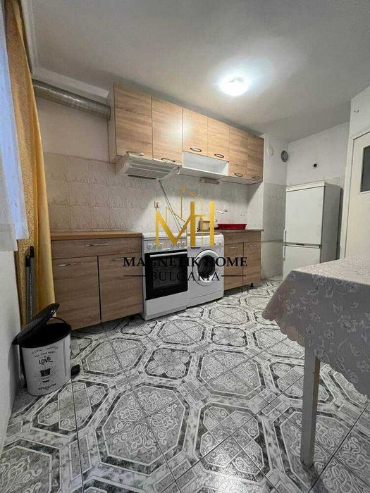 Двустаен апартамент със свободна зона за паркиране  в ж.к. Възраждане