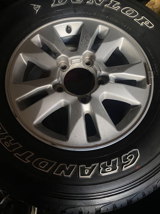 Продам 4 зим  с дисками от 200 Крузака