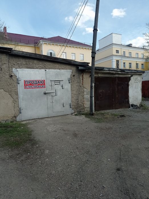 Гараж во дворе за Алеконом