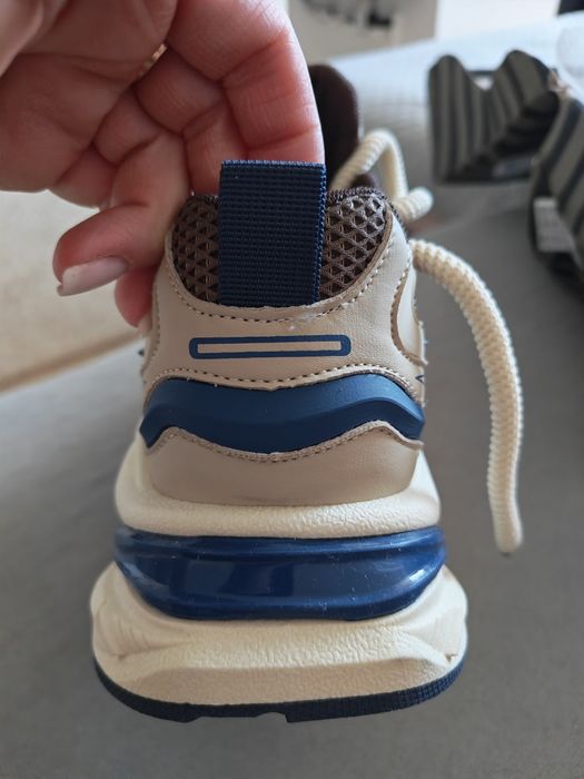 Продам новые кроссовки