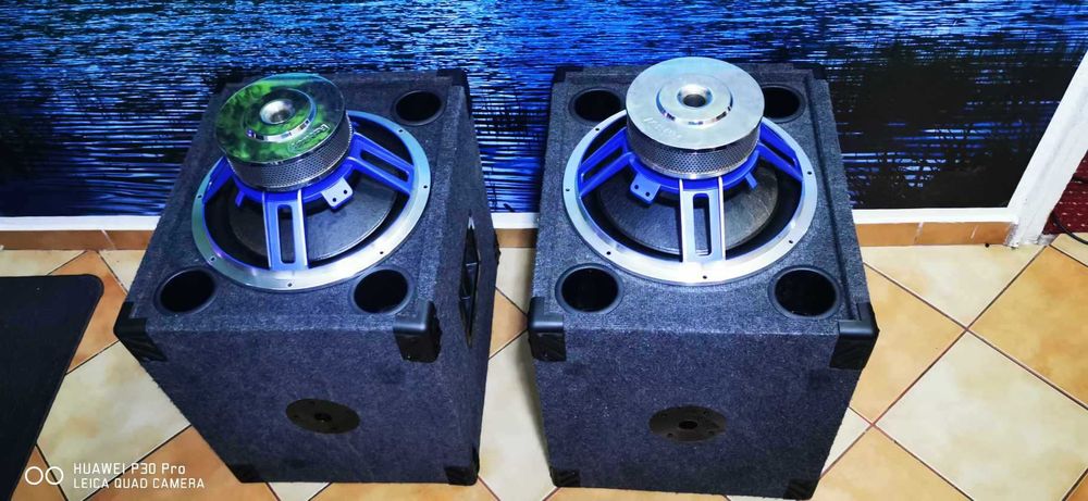 Vand 2 Subwoofare de 800w fiecare la 2 ohmi