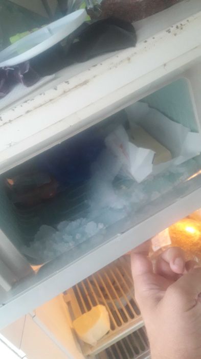 Холодильник срочно дешиво чистый
