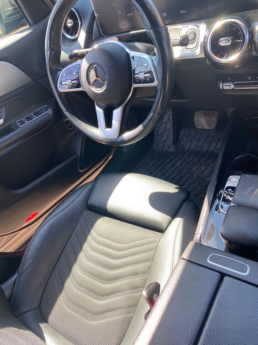 Автомобиль мерседес