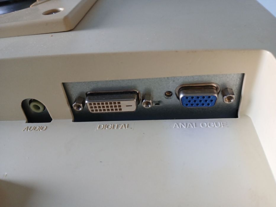 Стар компютърен монитор Fujitsu Siemens