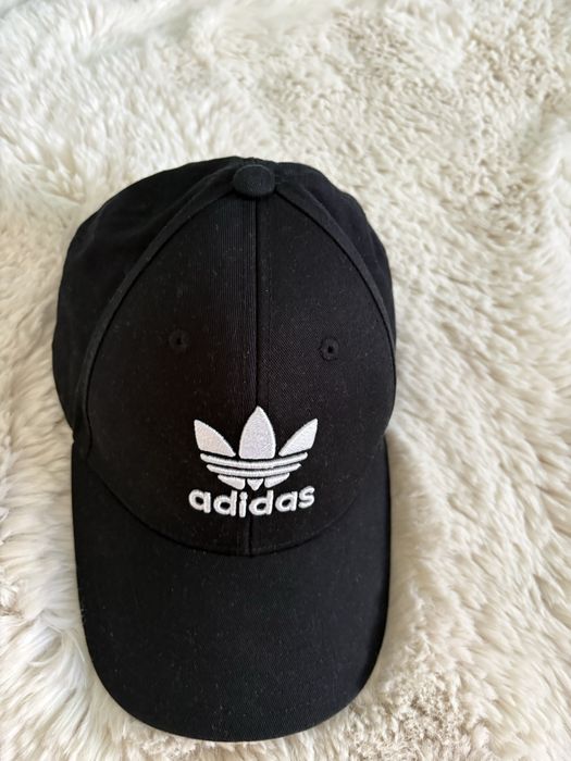 Черна шапка Adidas