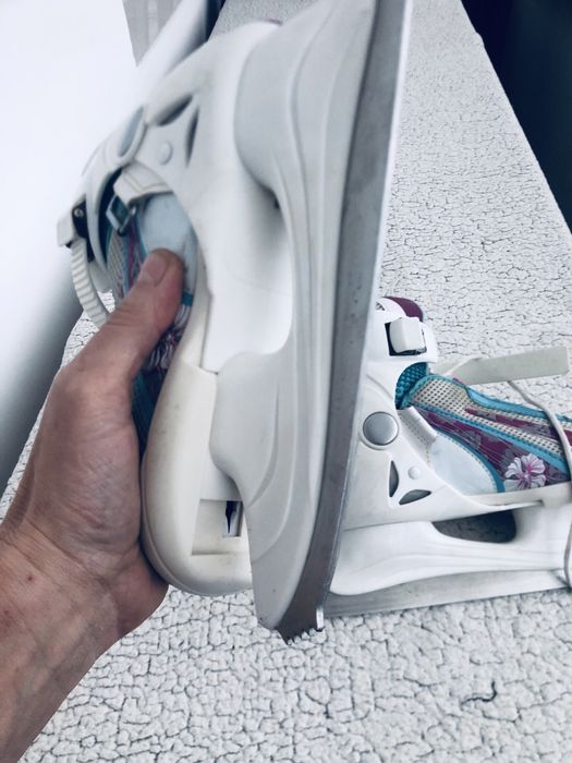 Продам коньки для девочек.