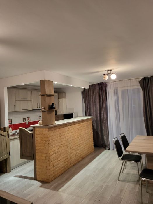 Ofer spre închiriere un apartament primitoare și foarte bine compartimentată, situată în Florești, pe Strada Porii, cu o suprafață utilă de 47 m². Dis