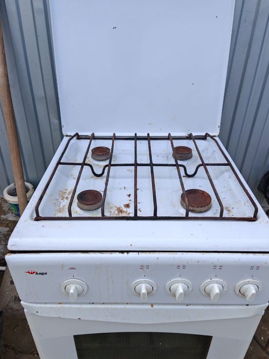 Продам газовую плиту