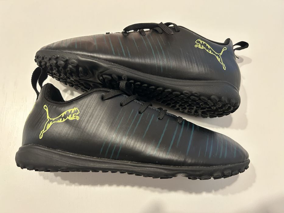 Adidasi fotbal sala marime 33 , 20 cm