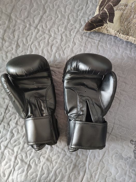 Боксёрские перчатки