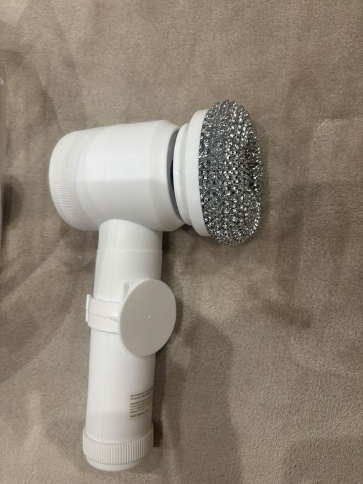 Практична четка с USB зареждане