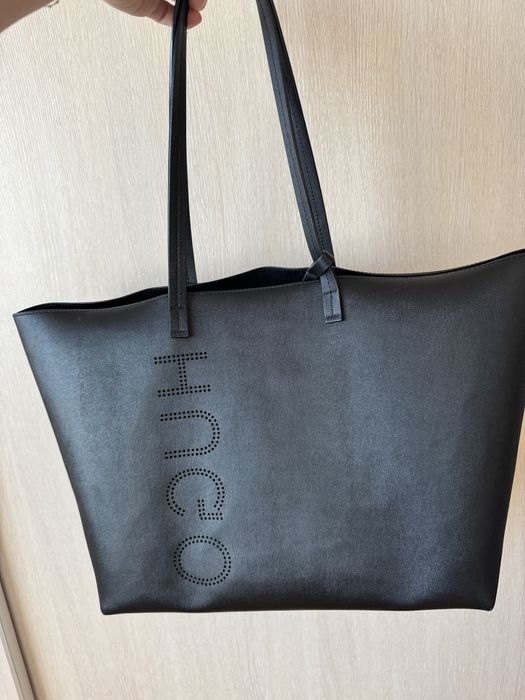 Чанта  черна кожа  hugo