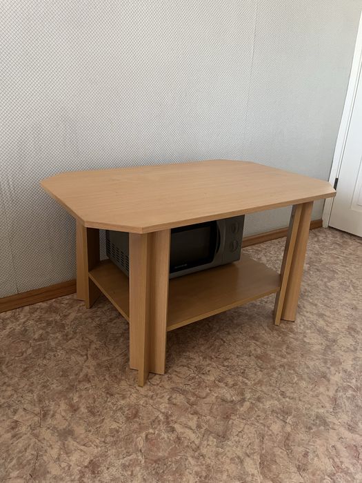 Продаеться Журнальный столик