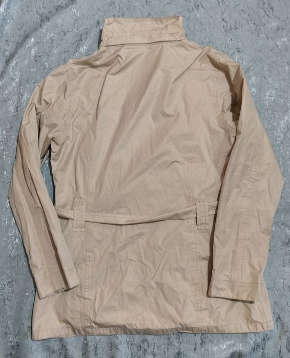 Vând geacă de damă Barbour.