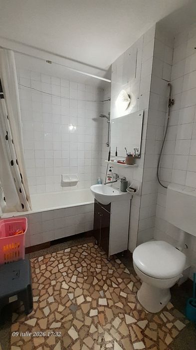 Vând apartament 2 camere Str Fabricii de Zahar