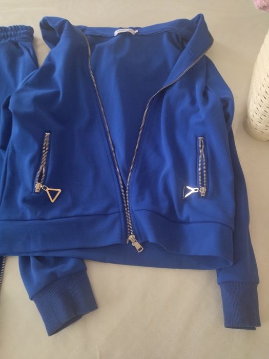 Продам спортивный костюм