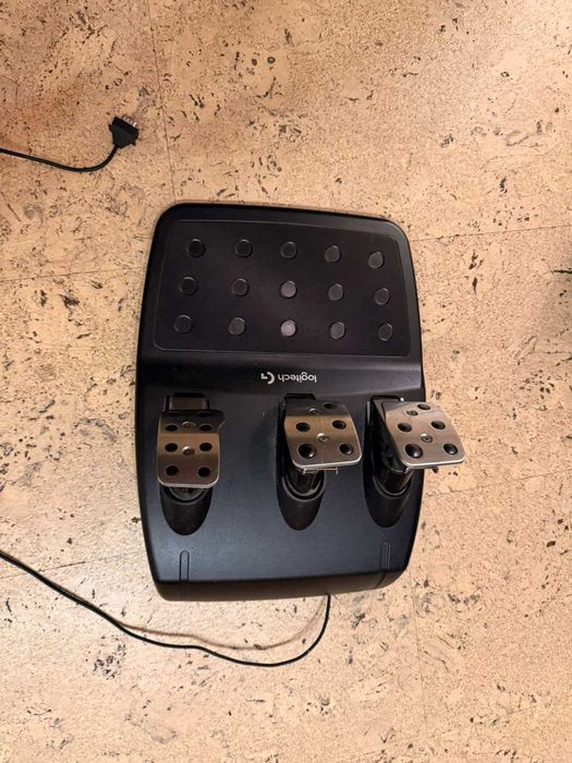 Logitech g29 DRIVING FORCE  волан с педали