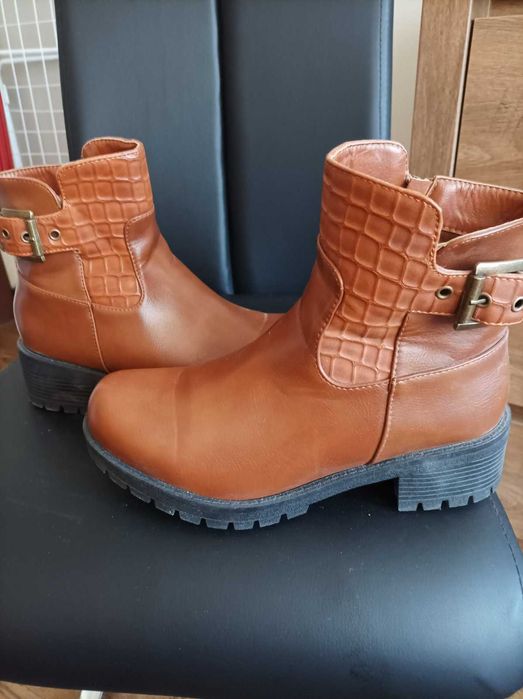 Дамски есенно-зимни боти