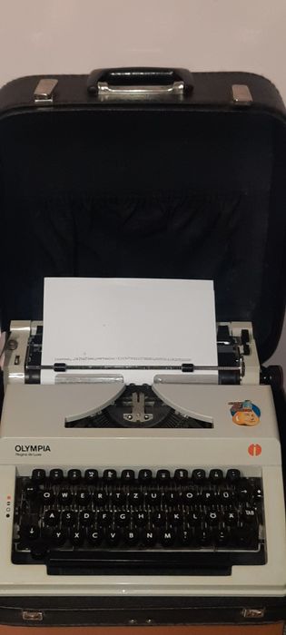 Mașină de scris Olympia Regina de luxe impecabilă