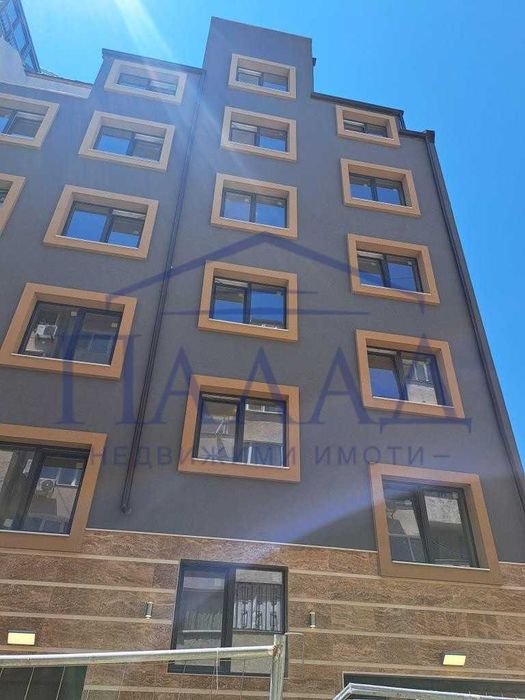 Продава се Тристаен апартамент в Варна, Автогара - 101 кв.м за 1529 €/кв.м - Снимка #1