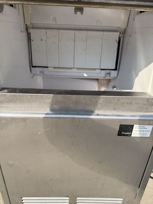 Професионален ледогенератор