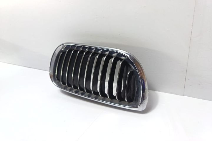 Grila dreapta capota  511370429649 BMW Seria 3 E90/E91/E92/E93 (facel