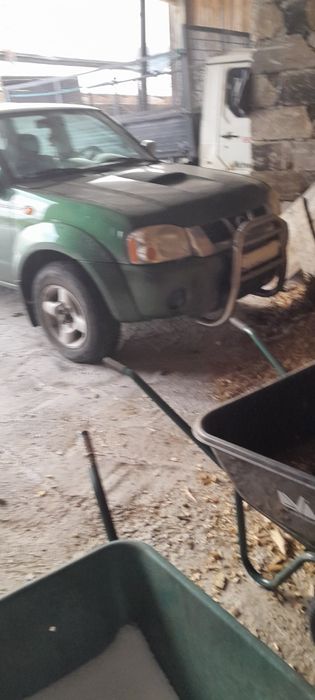 Vind jeep Nissan Navara in stare foarte buna