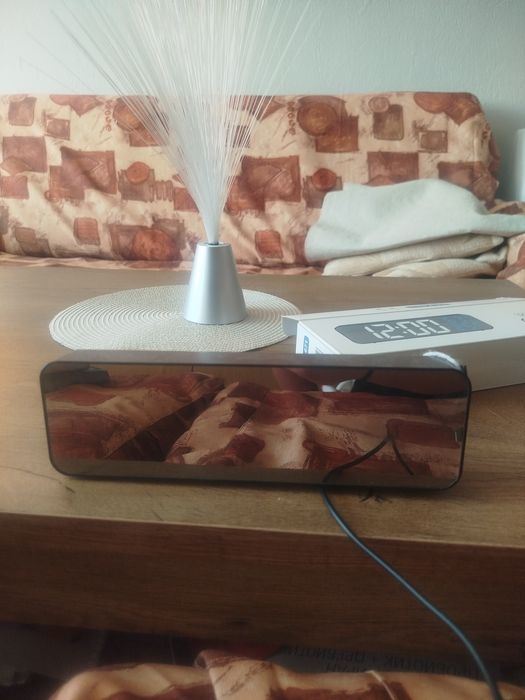 Часовник светещ с батерии и USB