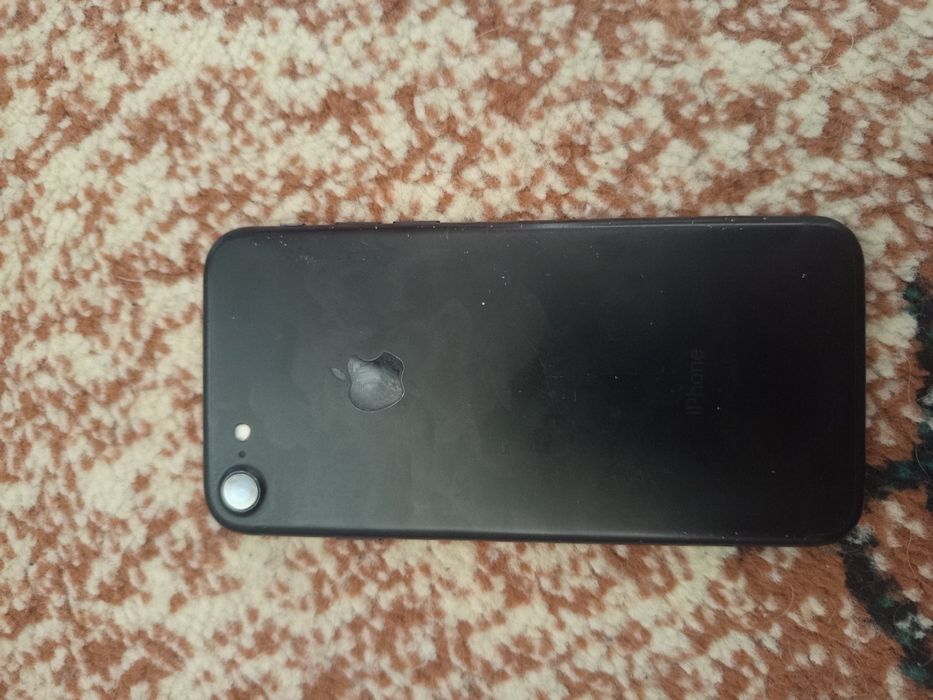 Продам iPhone 7 память 128 ёмкость 100%