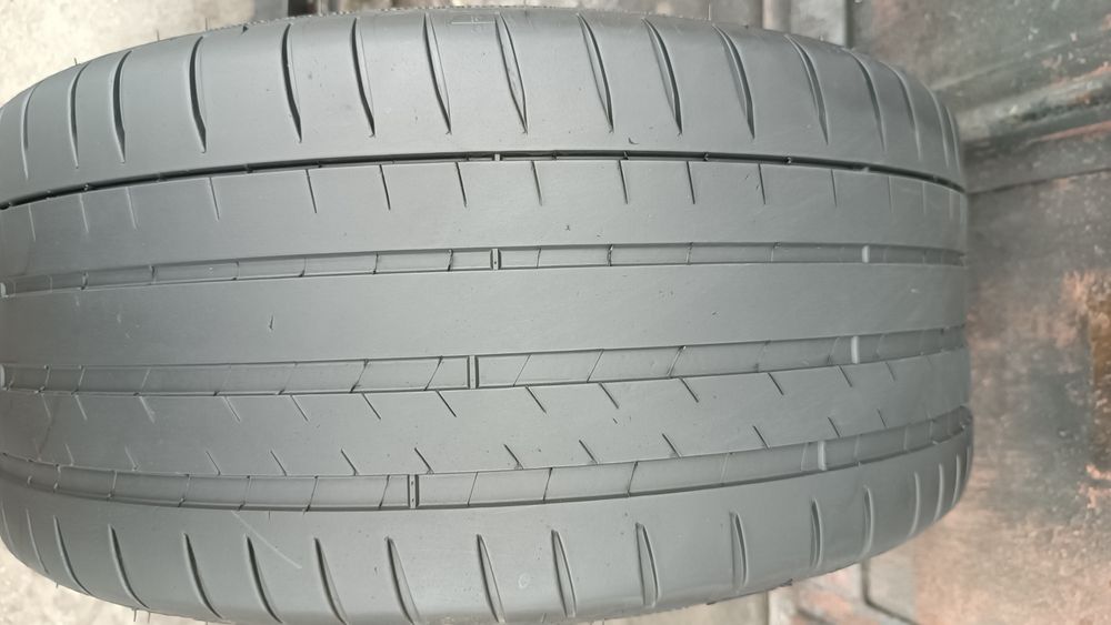 255/30/20 Michelin
