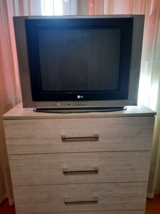 Телевизор LG продаю