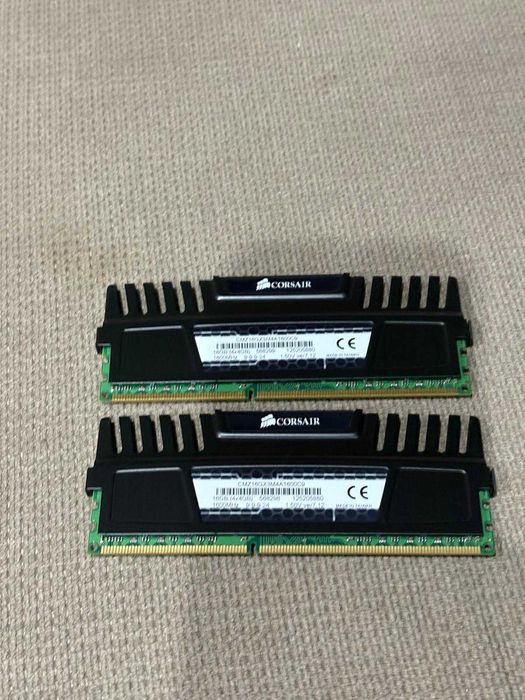 Kit memorie RAM Corsair Vengeance 8gb DDR3 1600 Mhz CL9